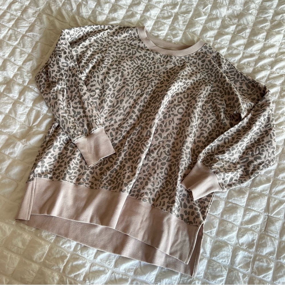 Small animal print sweatshirt